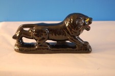 Lion rouge noir milieu de siècle fabriqué au Japon