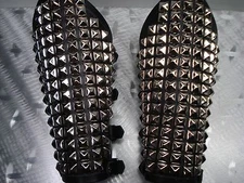 LEATHER STUDDED GAUNTLET. HEAVY METAL (MDLG0033)..... JUDAS PRIEST