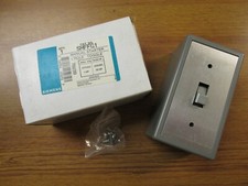 NEW SIEMENS 1 POLE TOGGLE  MANUAL STARTER CAT# SMFFG1P (LOT OF 6)...  YA-2