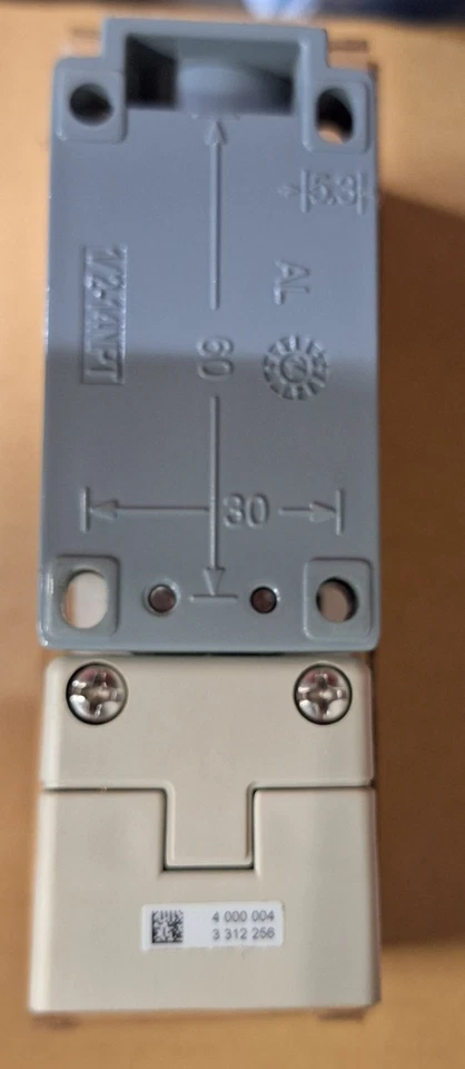 *NEW* Omron E2Q2-N30MY4-U / TYPE 1 / Proximity Sensor. - Image 3 of 4