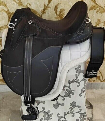 Nouvelle Selle Freeny Stock Australien En Daim Synthétique Noir - Taille 17.5" Avec Corne