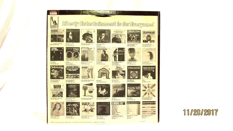 1967 Vikki Carr It Must Be Him Vinyl LP 33 Record Liberty LST 7533  - Image 3 of 4