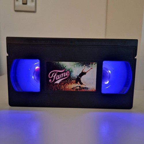 Música y Musicales LED VHS Novedad Cinta Luz Lámpara Cumpleaños Navidad Idea de Regalo Retro - Imagen 76 de 345