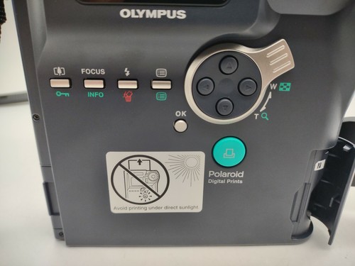 Olympus CAMEDIA C-211 Zoom 2.1MP Digital Camera - Black & Metallic silver - Picture 6 of 11