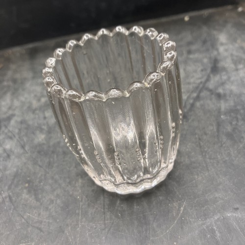 small vaseline glass candle holder. AD - Picture 6 of 9