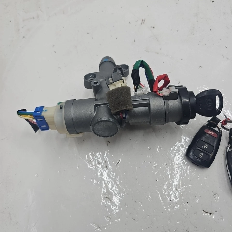 2006 2010 Kia Sedona Ignition Switch Lock Cylinder (OEM) w/ 2 Keys - Image 3 of 4