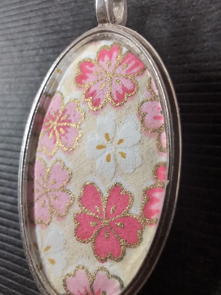 Colgante Sakura Rosa Flor de Cerezo Ovalado Doble Cara Plata de Ley 925 *Leer* Foto 2 de 4