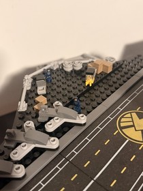LEGO 76042 Marvel Super Heroes: The SHIELD Helicarrier With Minifigures
