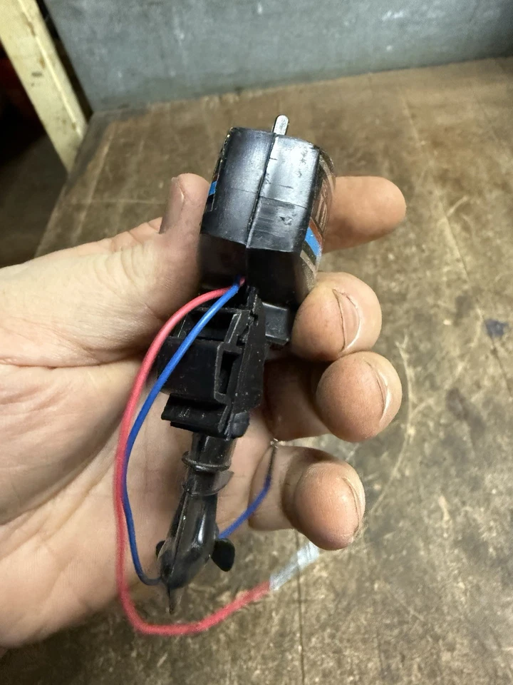 Vintage RE 14 55 Idea R/C Toy Model Scale Boat Electric Battery Outboard Motor - Image 4 of 4