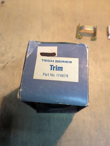 OMC Tech Series Trim Gauge 174679 - Picture 2 of 2