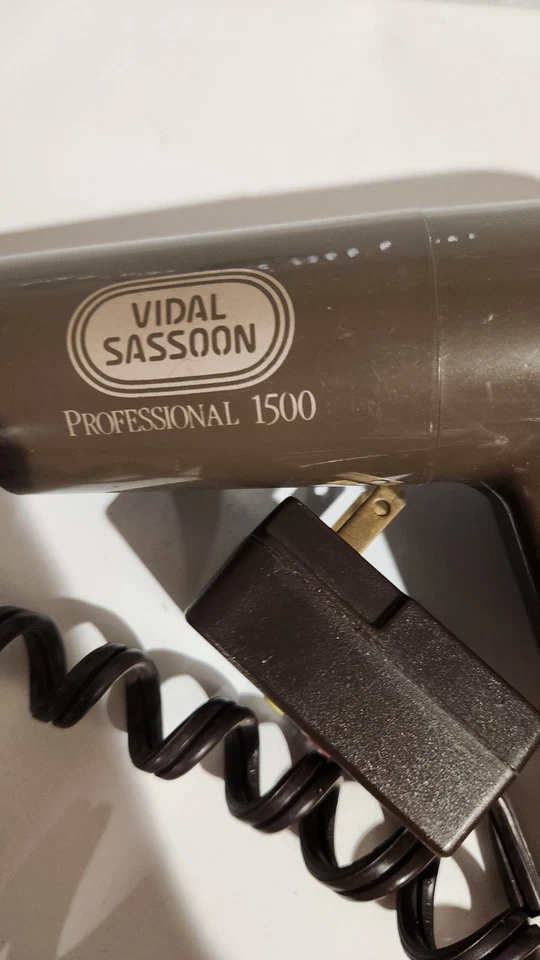 Retro Vidal Sassoon Professional 1500 Watt Mid-Size Hair Dryer Model VS-509  - Image 3 of 4