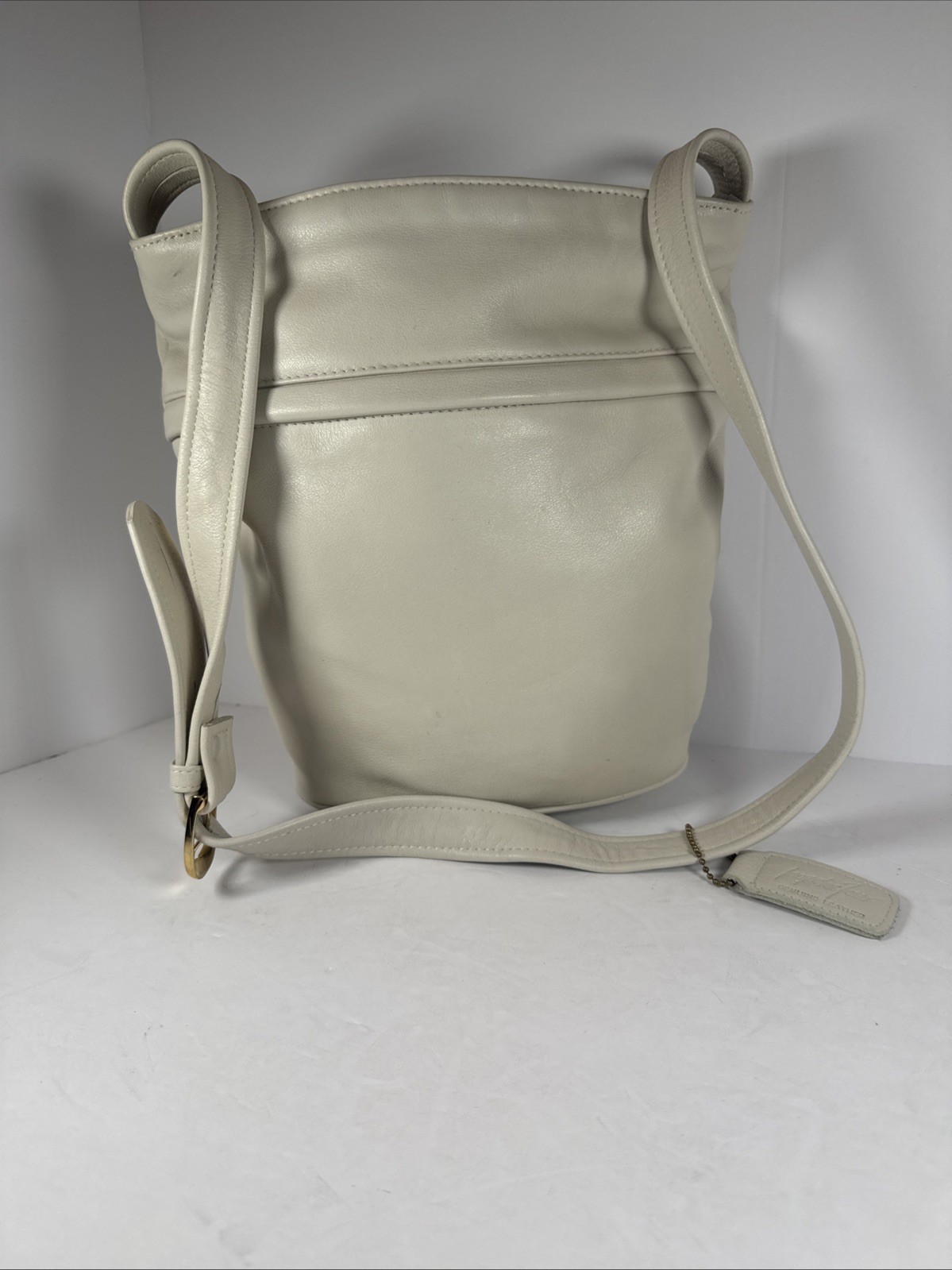 Vintage Jaqueline Ferrar Ivory Leather Bucket Bag w/ Gold Hardware 1980s EUC