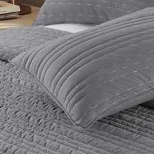 King Size Velvet Quilt Set 3 Pieces, Ultra-Soft Bedspread Coverlet with 2 Pil...