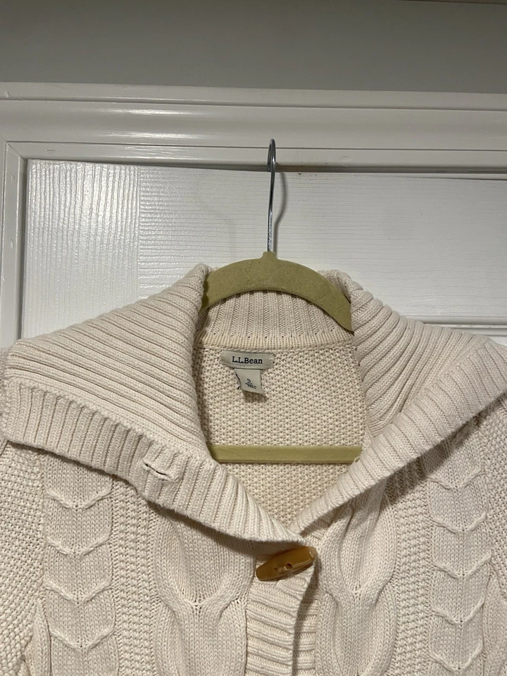 L.L. Cárdigan cuello suéter de algodón con botones de palanca tejido con cable crema talla S Bean Foto 2 de 4