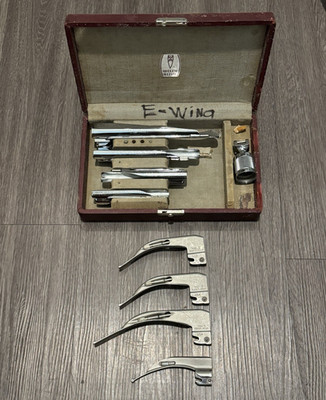 TESTED WORKING - Welch Allyn Laryngoscope and Multiple Blades