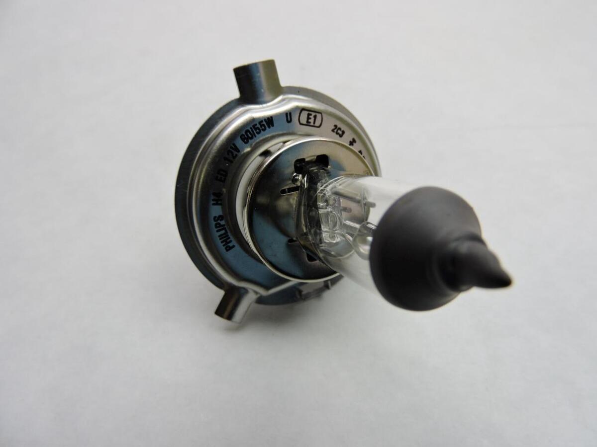 8V0-84314-10 NOS Yamaha Bulb Headlight (12V-60/55W)(H4) FZ1S 8V0-84314-10 NOS Yamaha Bulb Headlight (12V-60/55W)(H4) FZ1S