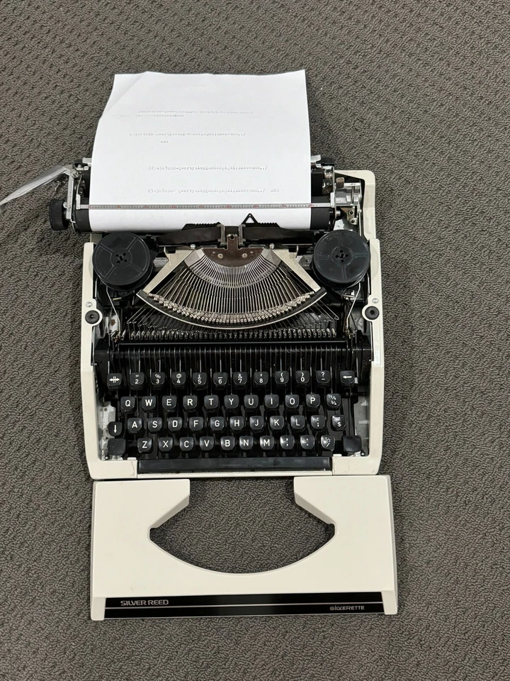 ВИНТАЖНАЯ ПИШУЩАЯ МАШИНКА SILVER REED SILVERETTE - РАБОЧАЯ / ЯПОНИЯ быстрая доставка - Изображение 3 из 4