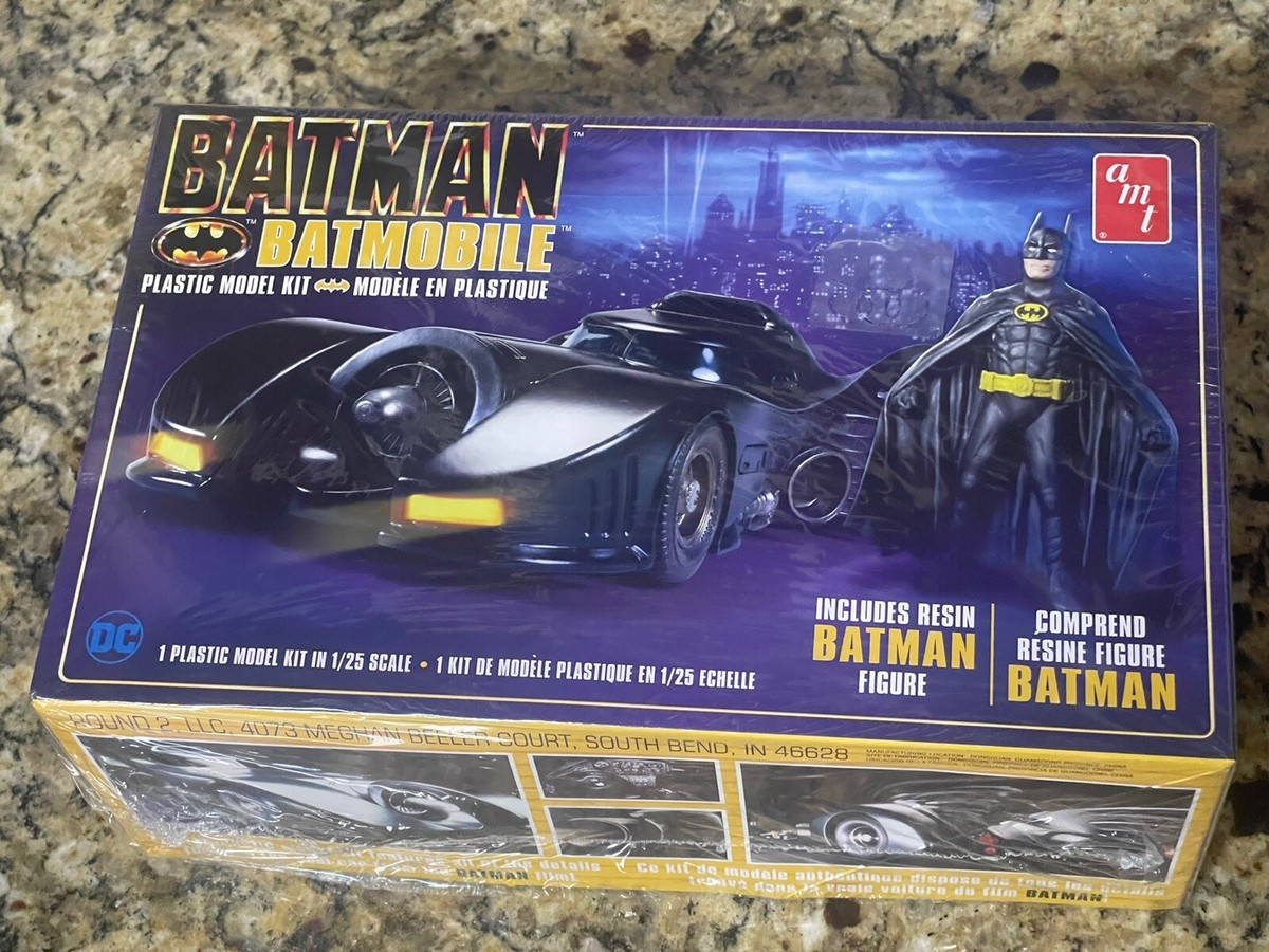 BATMAN BATMOBILE 1/25 スケール Amazon.com: AMT 