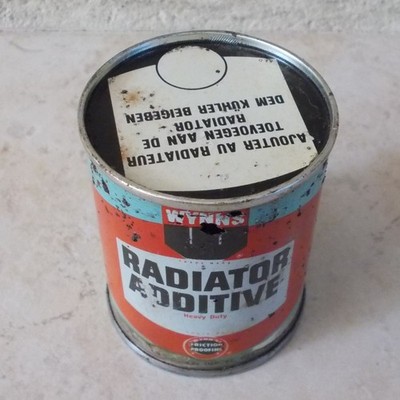 Antique Oil can Radiator Additive tin old vintage Belgium Wynn's Blue Red