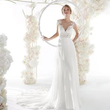 Vintage A-Line Wedding Dresses V-Neck Sleeveless Lace Appliques Bridal Gowns