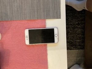 Apple iPhone 7 - 128GB - Schwarz (Ohne Simlock)
