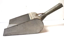 Vintage Americana Farm House Grain, Flour, Feed Scoop,or Dust Pan