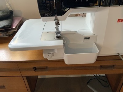 Ausziehtisch für Bernina L890 Overlocker - hat einige Spuren