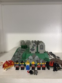 LEGO Castle King's Mountain Fortress 6081 Most Figs & Hard To Find Pieces Read!