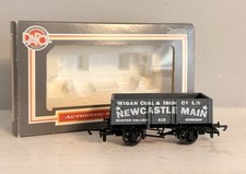 Dapol OO B198 Newcastle Main 5 plank 415- Special Edition for ‘Geoffrey Allison’