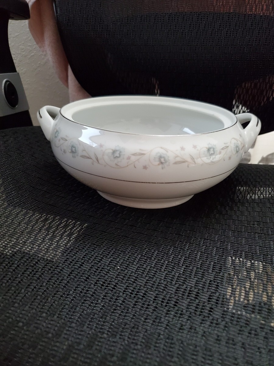 Vintage English Garden Fine China 1221 Round Vegetable Bowl 7 3/4