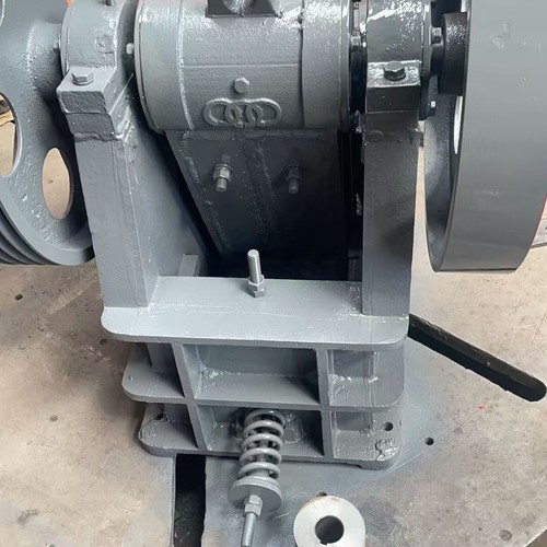 150*250 jaw crusher with diesel engine and frame and wheel mobile mini crusher - Picture 15 of 18