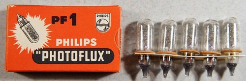 VINTAGE PHILIPS PHOTOFLUX Pf1 & Pf1B Flash Bulbs Osram Mcc 989 12V 5W EUR 3,43 - FR