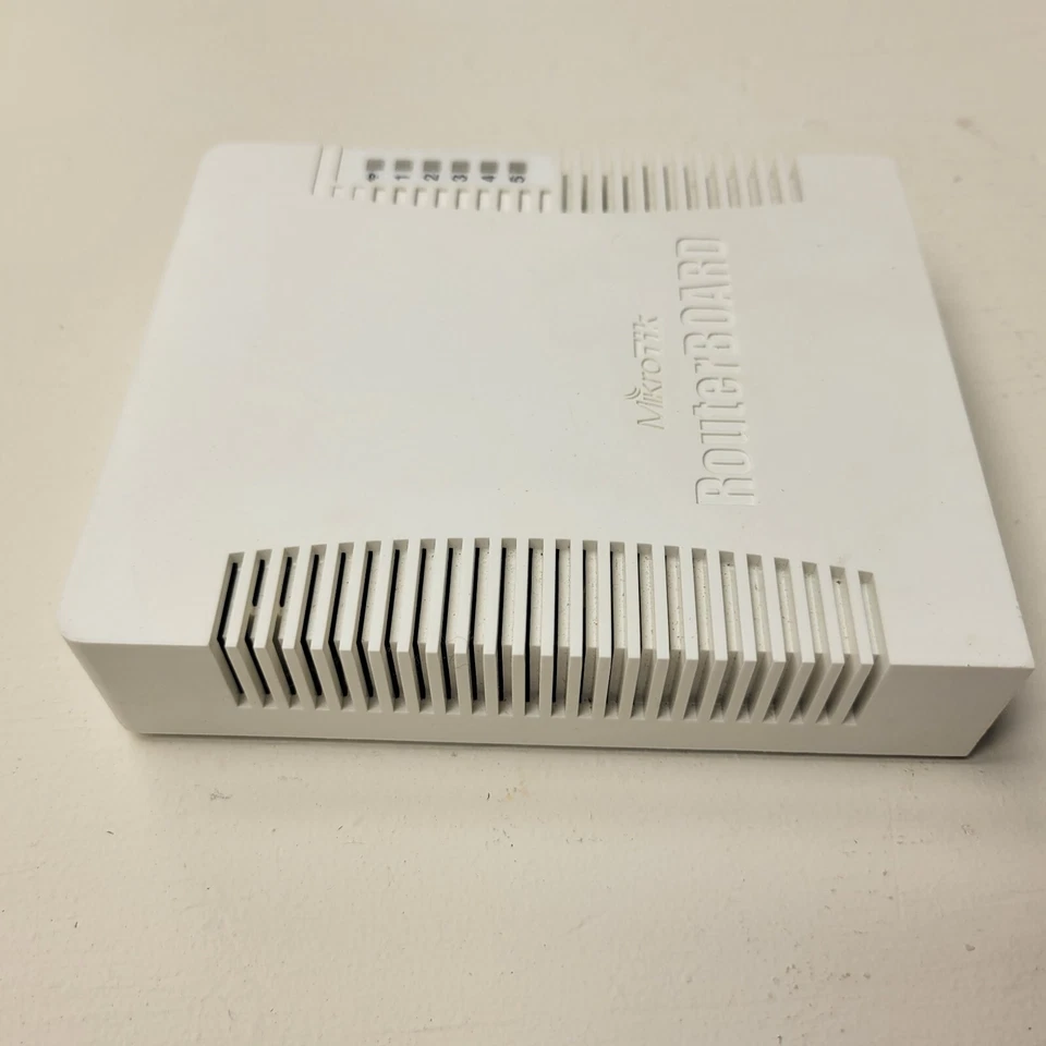 Mikrotik RouterBoard RB951G-2HnD Wireless AP Router 5-Port GbitLAN w/ Adapter  - Image 2 of 4