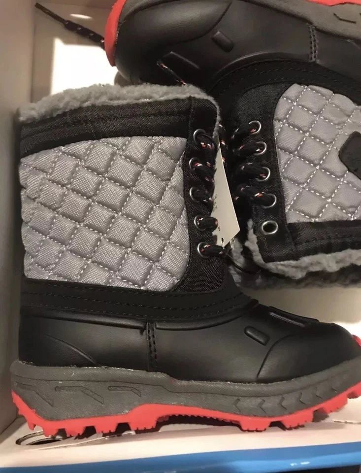 Botas de nieve Carter's para niños pequeños 6 negras rojas grises Aikin clima frío niños Foto 4 de 4
