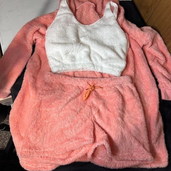 Pink and white fluffy pajama set Size Large