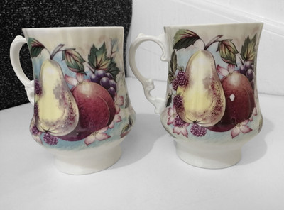 2 x seltene Rosenholz Fine Bone China Tasse Harrowsley Birne Pfirsich rote Johannisbeeren England