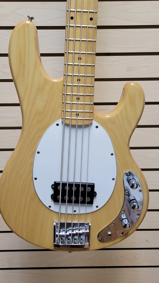 Bajo Dillion Edición Limitada, 5 Cuerdas Music Man StingRay, Copia Ceniza Laminada Foto 2 de 4