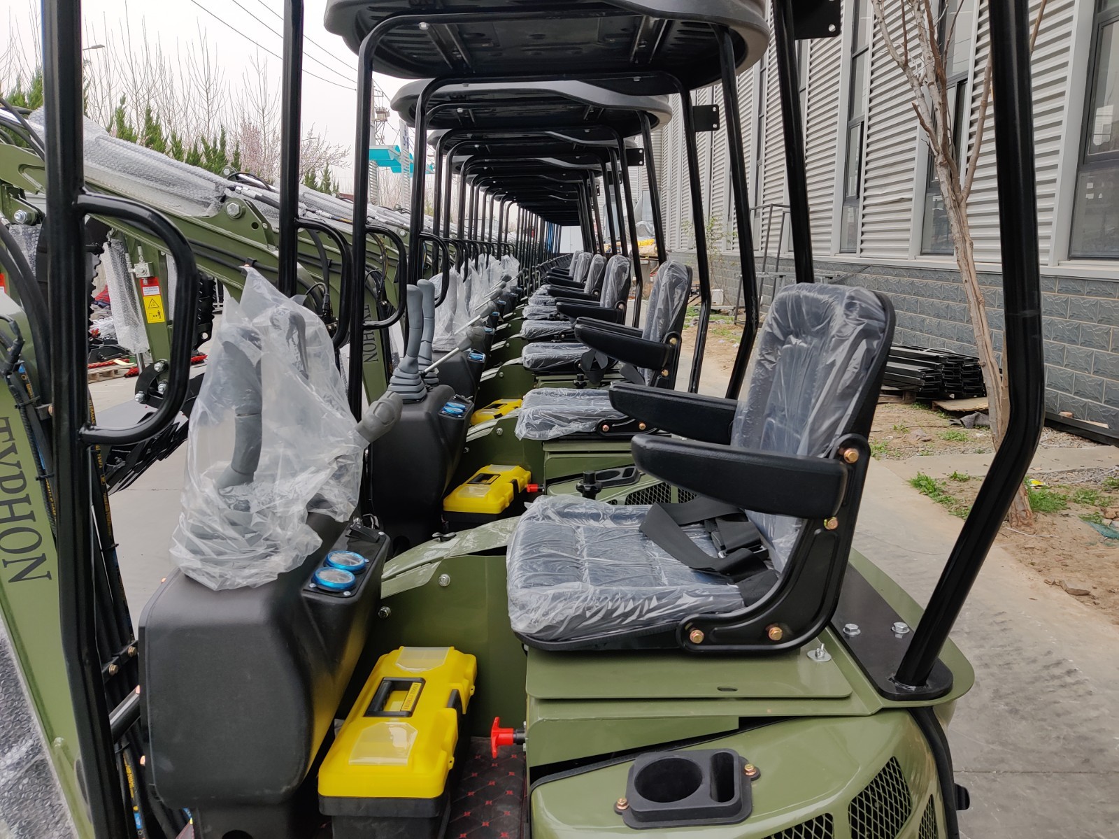 FREE SHIP Mini Excavator 1.3 Ton 22.1hp Mini Digger Crawler Gas HONDA EPA Engine