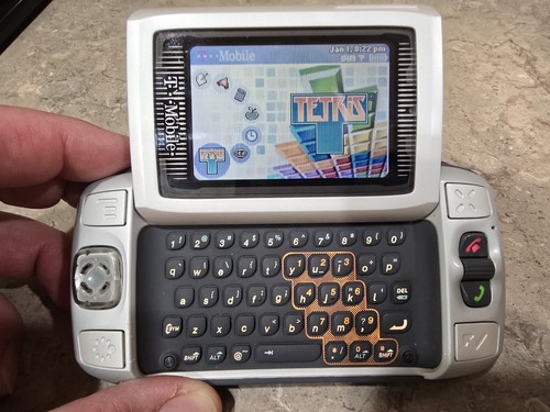 Tmobile Sidekick 2, PV-100, Vintage, Rare, MINT CONDITION,Games
