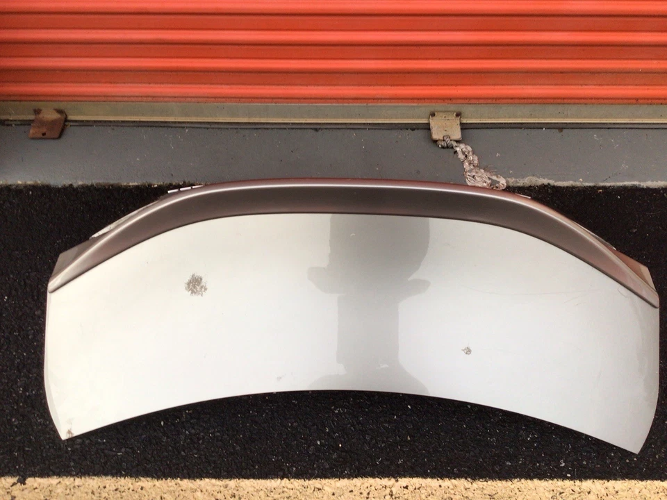 LEXUS RC350 2015-2020 panel de tapa de maletero OEM luz de maletero incluida Foto 2 de 4