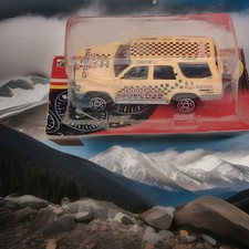 1:64 Majorette 276 Toyota 4 Runner Motorcycle Racing Team YELLOW New Sealed 