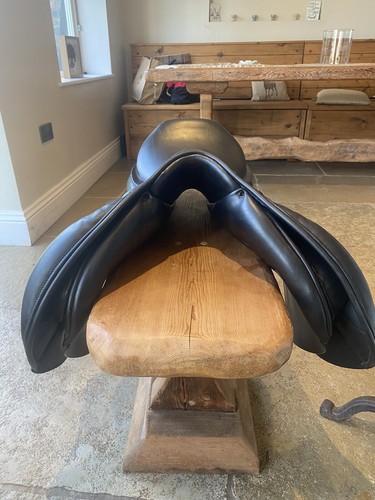 Stubben 17.5” Virginia Jumping Saddle - Picture 12 of 23
