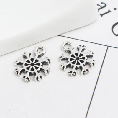 GROSSPACKUNG 20 kleine niedliche Weihnachten Schneeflocke Charm Anhänger 13 x 11mm