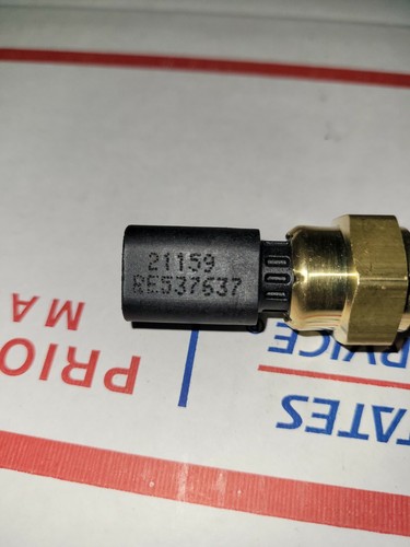 New OEM John Deere RE537637 Coolant Temperature Sensor FREE FAST SHIPPING - Picture 4 of 4