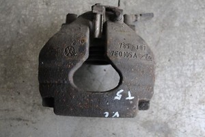 Volkswagen T5 1.9TDI 7H 77kW Bremszylinder Bremssattel vorne links 7E0105A