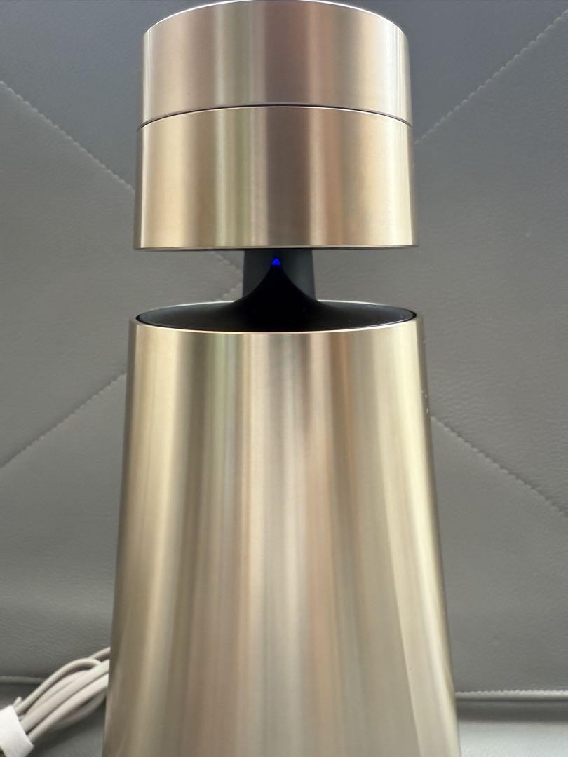 スピーカー・ウーファー Bang & Olufsen BeoSound 1 Gold 2nd GVA Bang & Olufsen BeoSound 1 2nd Gen Gold GVA Wireless Speaker