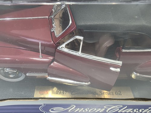 ANSON CLASSIC 1947 CADILLAC SERIE 62 CONVERTIBILE scala 1:18 auto giocattolo pressofusa - Foto 4 di 16