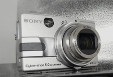 Sony Cyber-shot DSC-V1 5.0MP Digital Camera - Silver