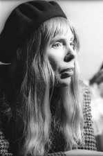 Joni Mitchell cantante canadiense músico pintor 16 de mayo 1972 música foto antigua