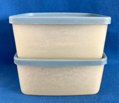 Vintage Tupperware blickdichte quadratische runde Vorratsbehälter 311 & blaue Deckel 310